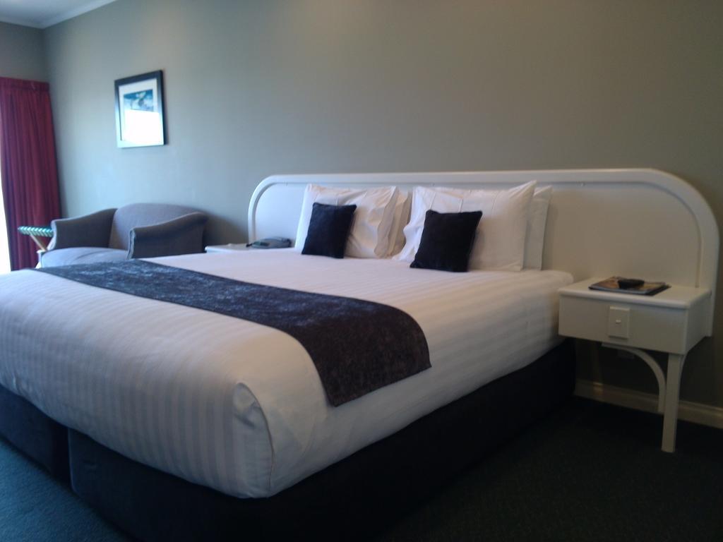 Cornwall Motor Lodge Palmerston North Exterior photo