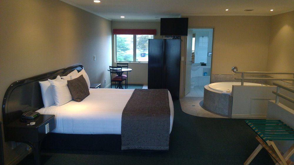 Cornwall Motor Lodge Palmerston North Exterior photo